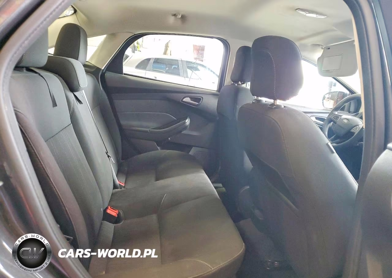 2018 Ford Focus Se VIN:1FADP3F26JL315981 - 10