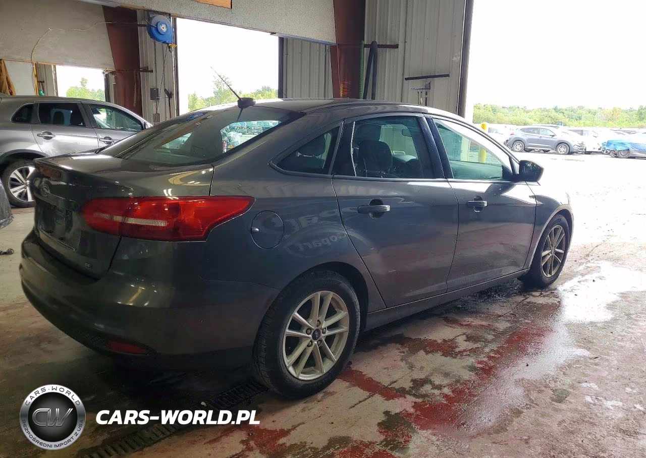 2018 Ford Focus Se VIN:1FADP3F26JL315981 - 3