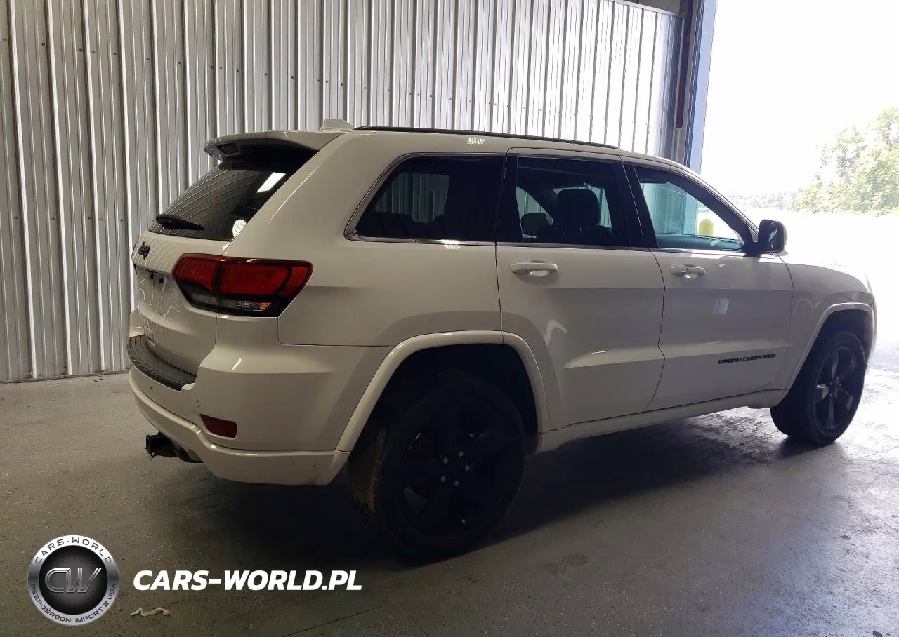 2015 Jeep Grand Cherokee Laredo VIN:1C4RJFAG8FC165868 - 3