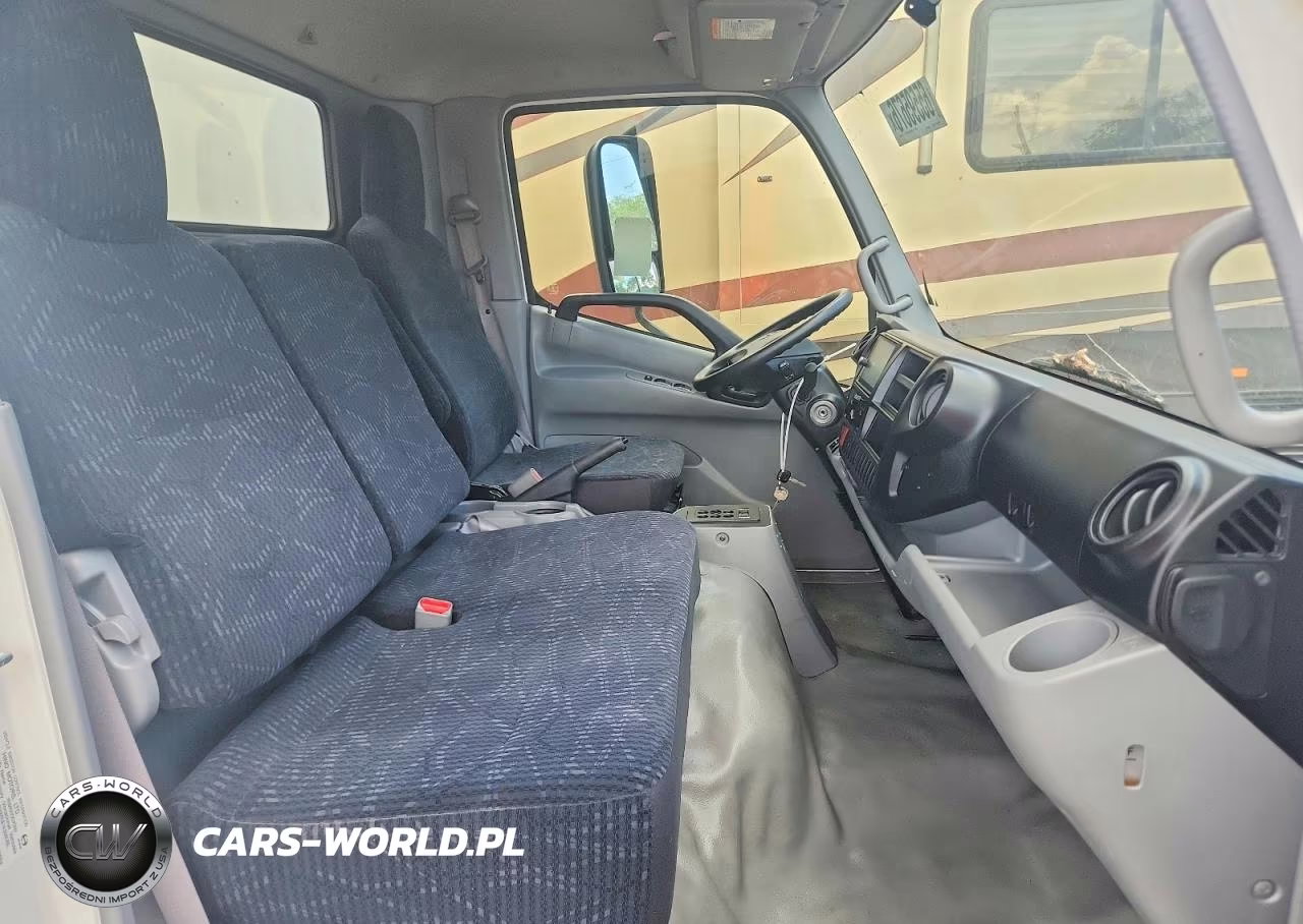 2020 Hino 195 Box Truck VIN:JHHSDM2H1LK012574 - 11