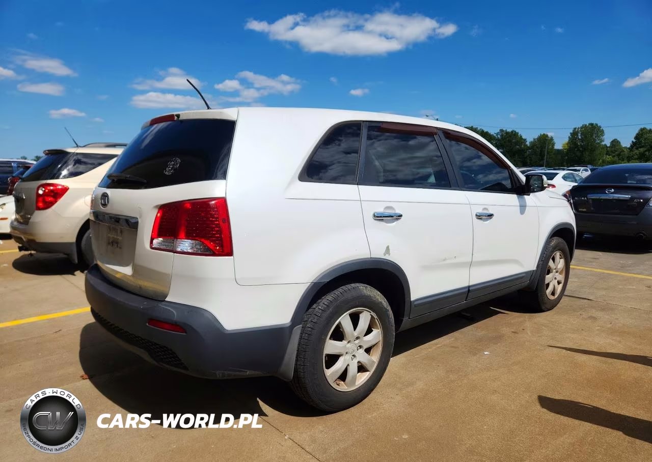 2011 Kia Sorento Lx VIN:5XYKT3A17BG156364 - 3