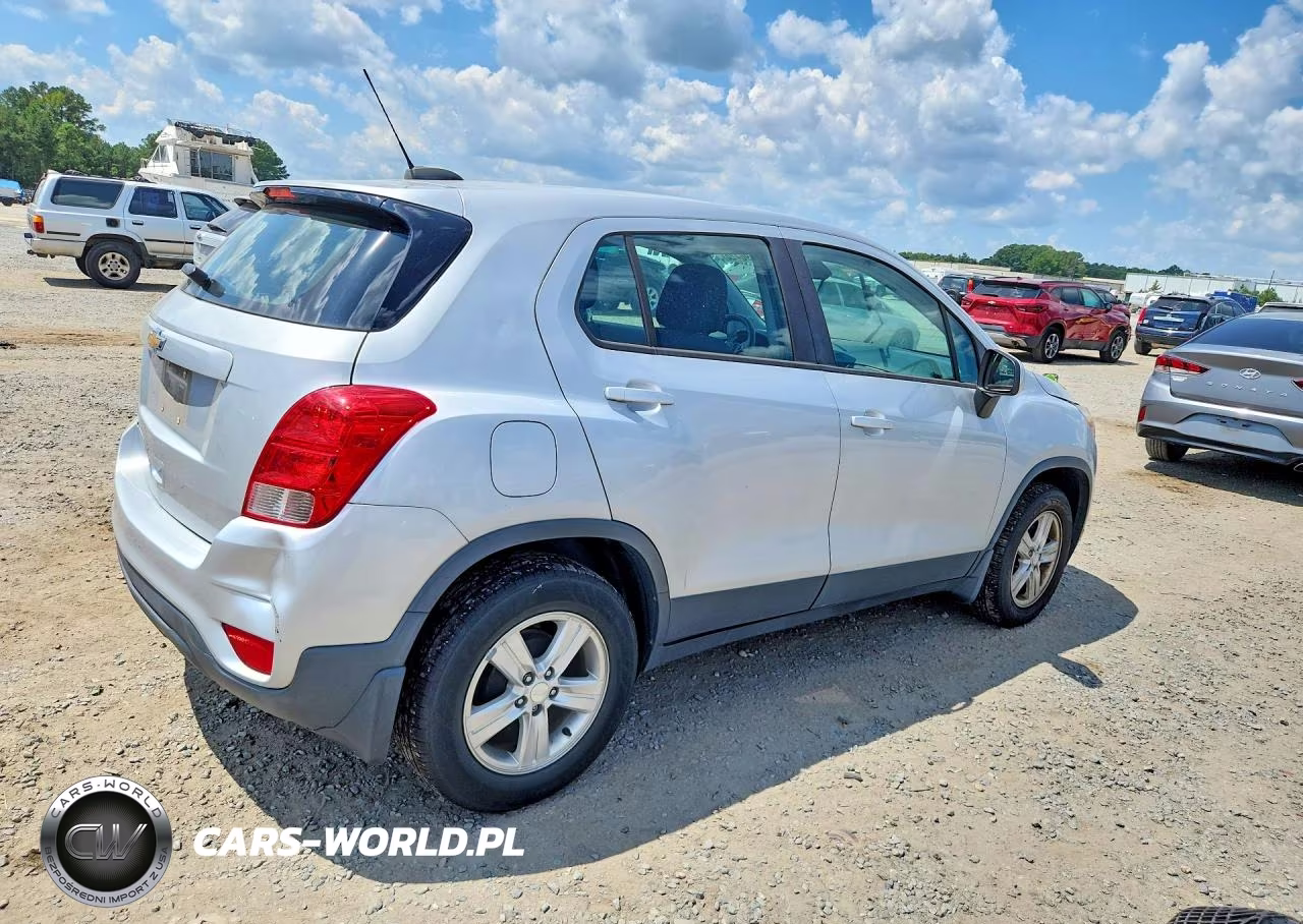 2019 Chevrolet Trax Ls VIN:3GNCJKSB2KL196654 - 3