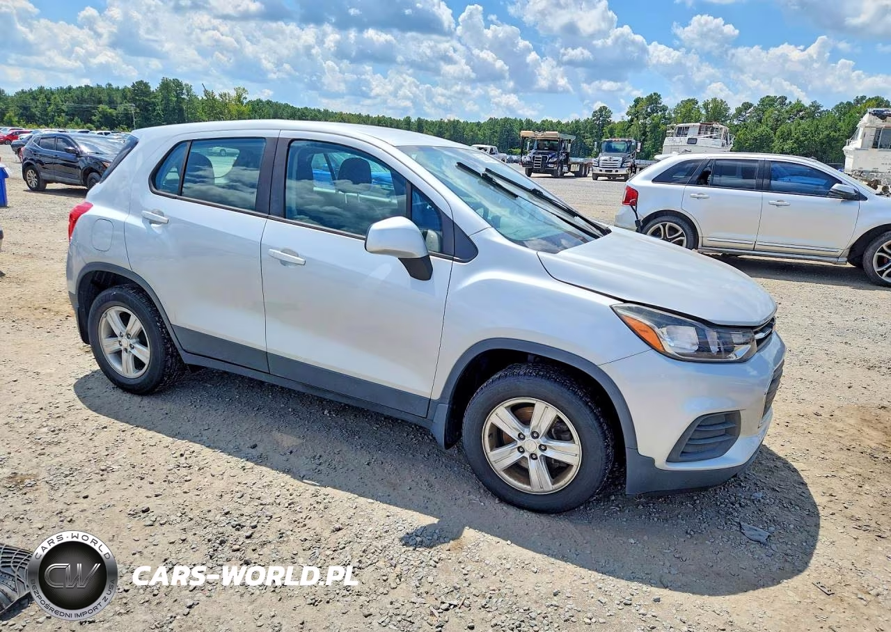 2019 Chevrolet Trax Ls VIN:3GNCJKSB2KL196654 - 4