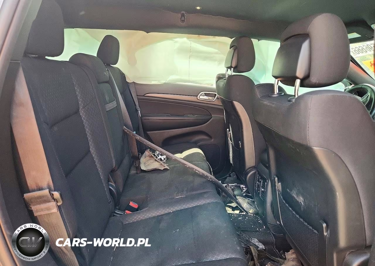 2018 Jeep Grand Cherokee Laredo VIN:1C4RJFAG8JC328401 - 10