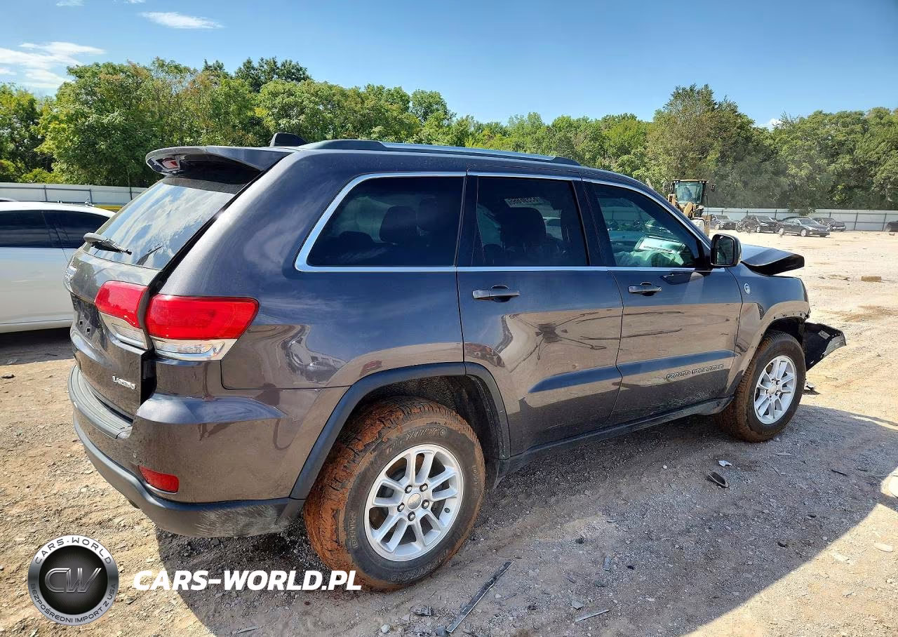 2018 Jeep Grand Cherokee Laredo VIN:1C4RJFAG8JC328401 - 3