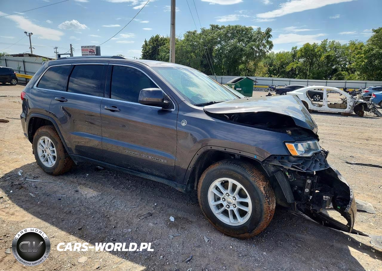 2018 Jeep Grand Cherokee Laredo VIN:1C4RJFAG8JC328401 - 4