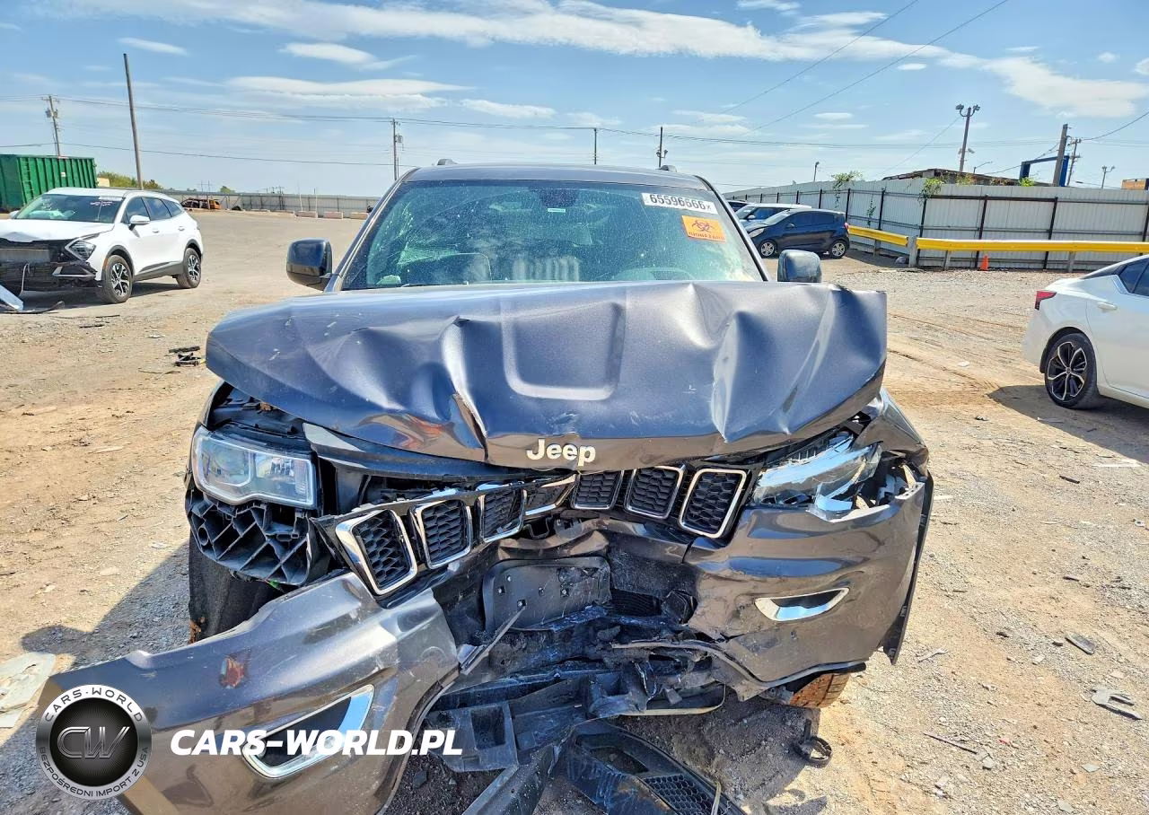 2018 Jeep Grand Cherokee Laredo VIN:1C4RJFAG8JC328401 - 5