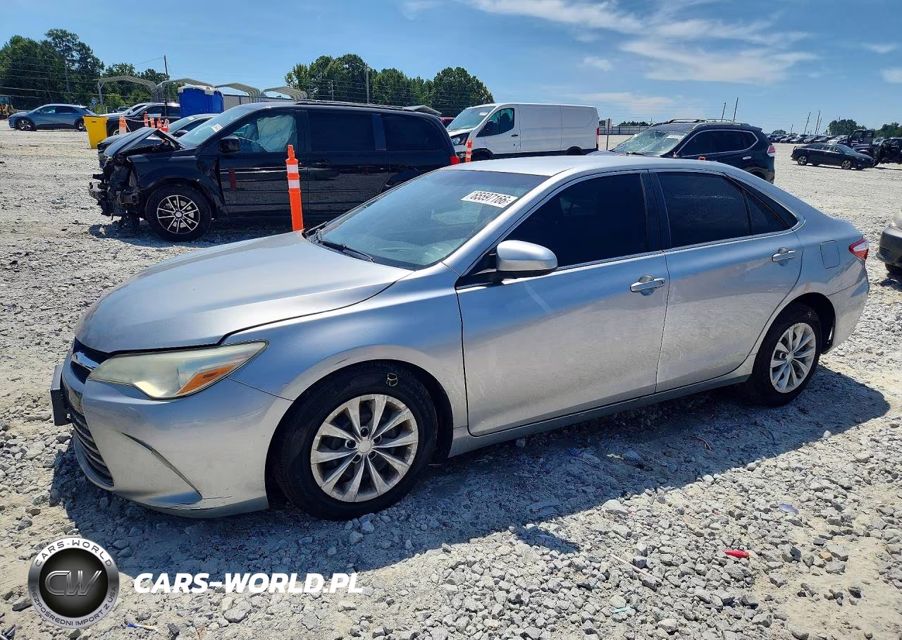 2015 Toyota Camry Le – zdjęcie 1 z 12