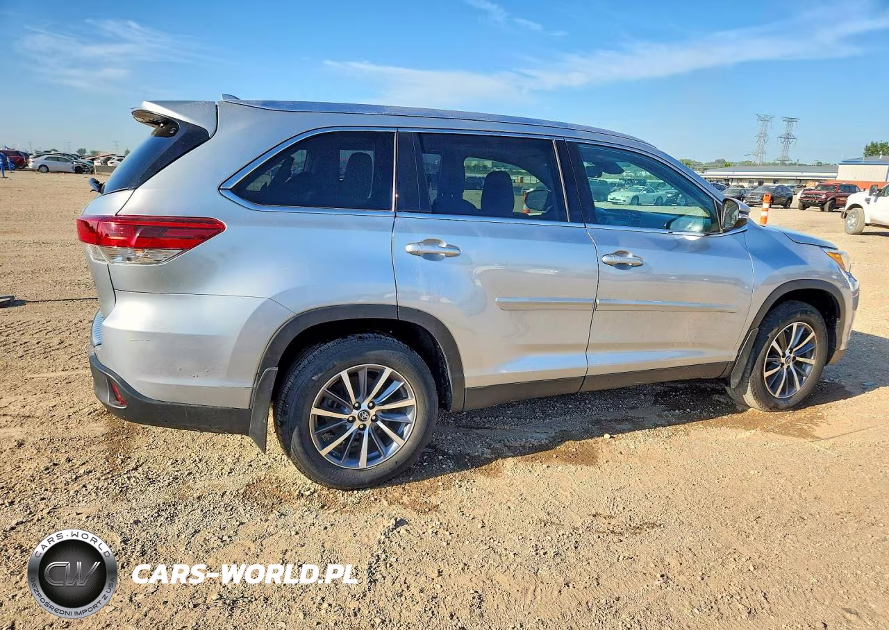 2019 Toyota Highlander Xle VIN:5TDJZRFH6KS569141 - 3
