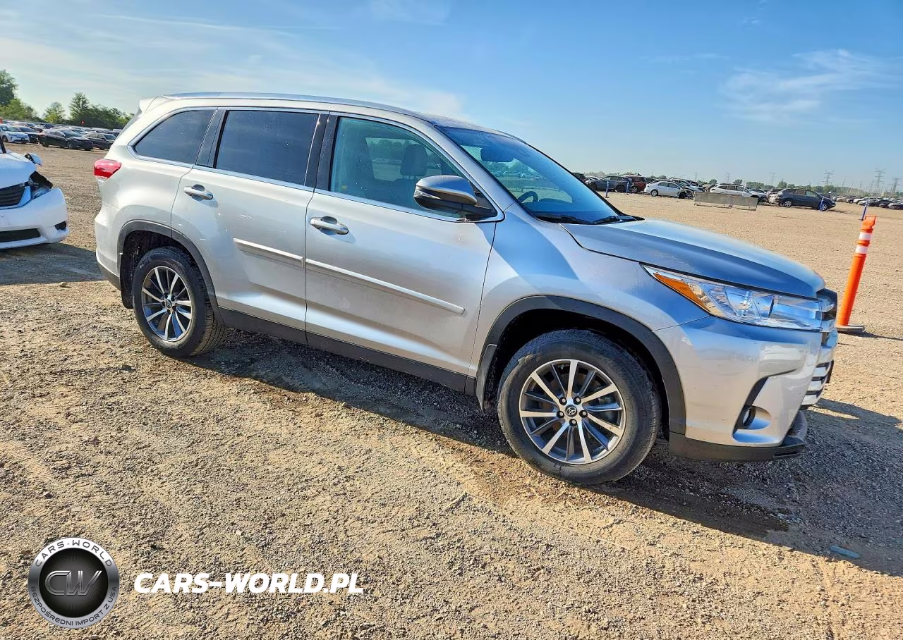 2019 Toyota Highlander Xle VIN:5TDJZRFH6KS569141 - 4