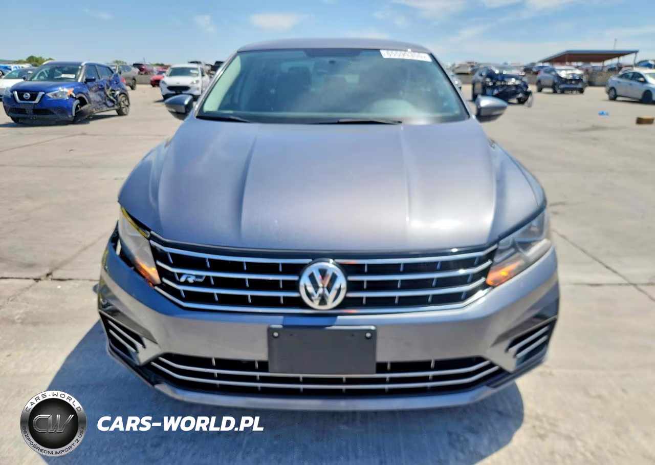 2017 Volkswagen Passat R-Line VIN:1VWDT7A35HC064827 - 5