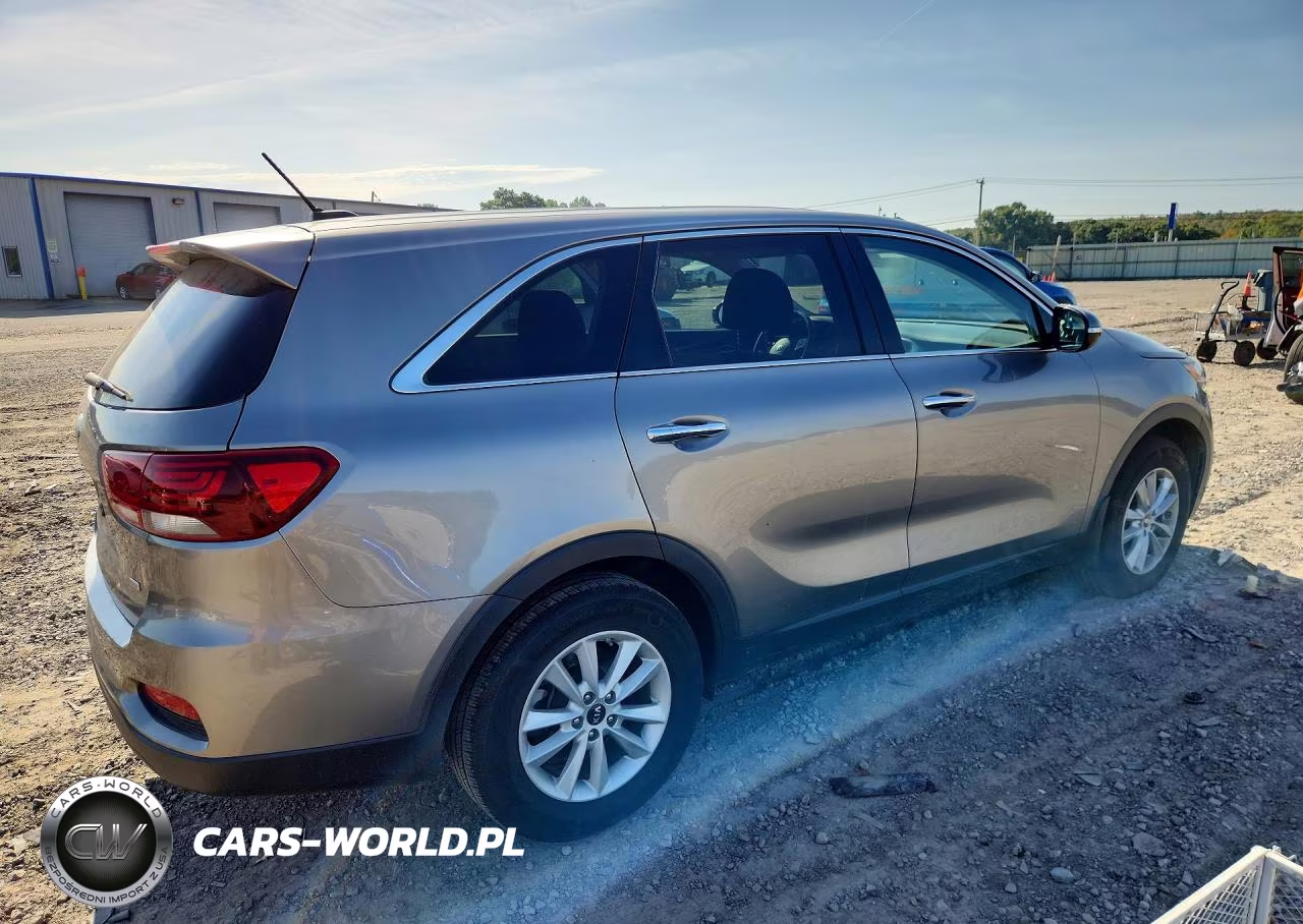 2019 Kia Sorento L VIN:5XYPG4A31KG449713 - 3