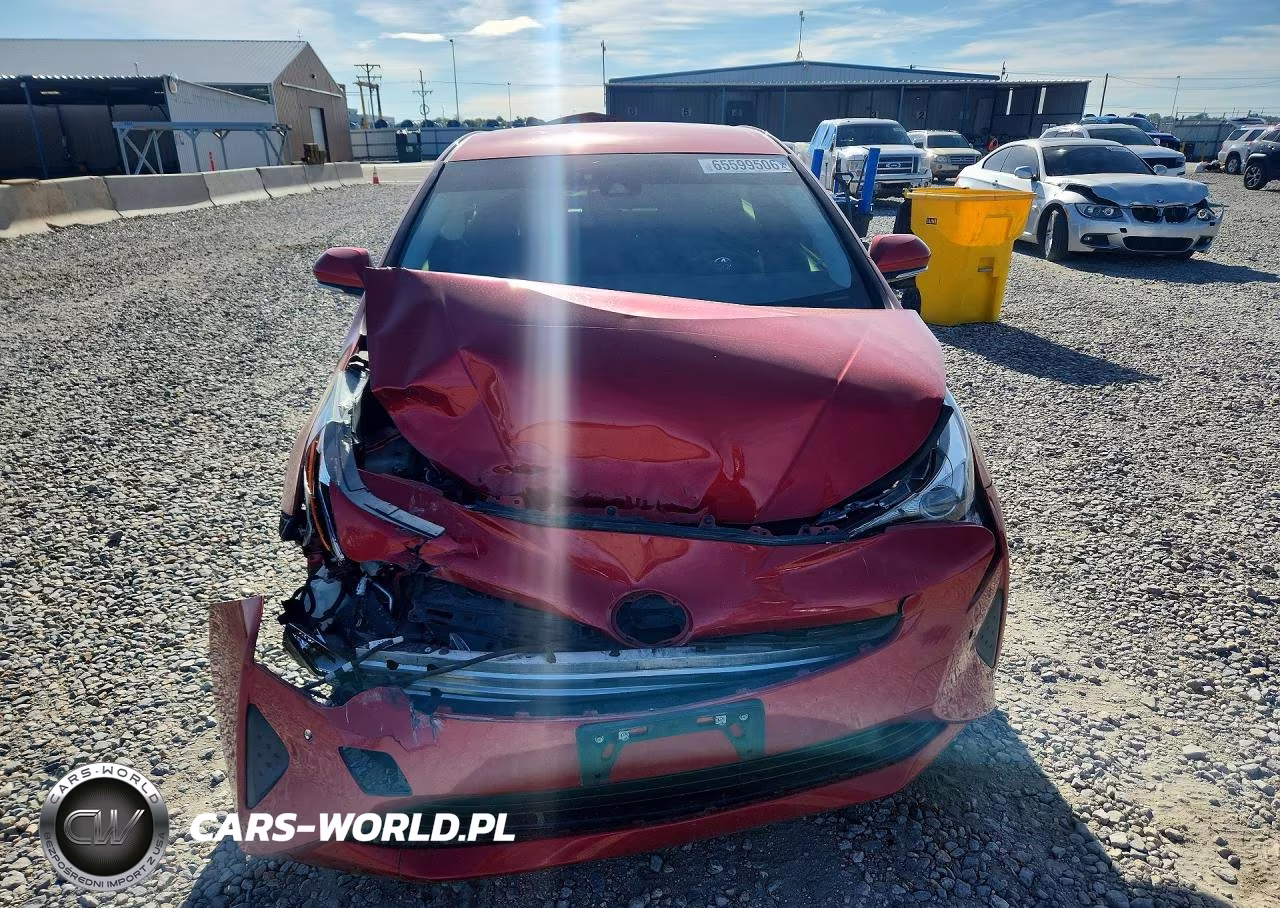 2018 Toyota Prius Three VIN:JTDKARFU0J3547841 - 5