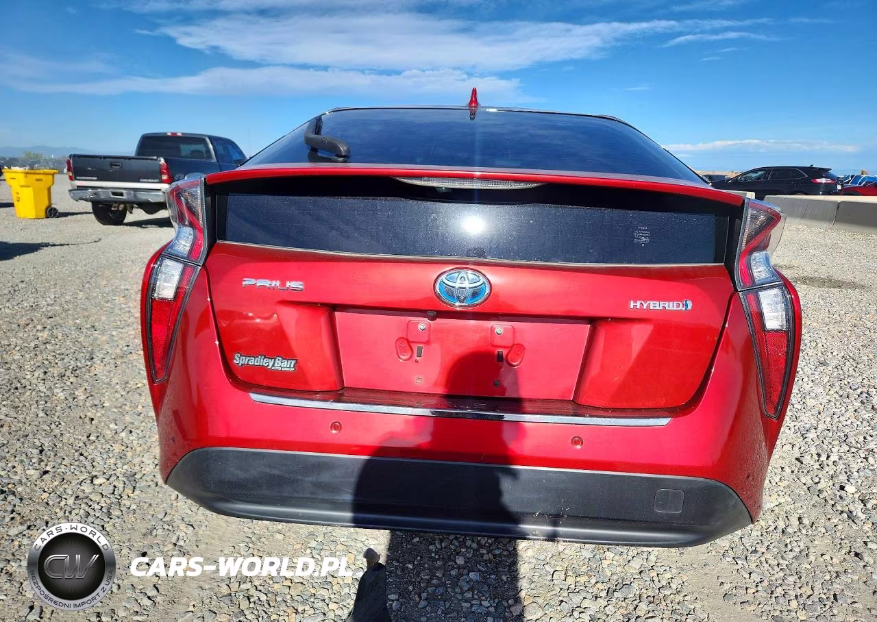 2018 Toyota Prius Three VIN:JTDKARFU0J3547841 - 6