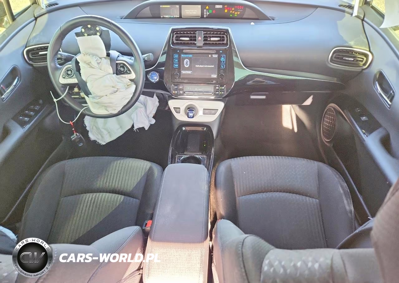 2018 Toyota Prius Three VIN:JTDKARFU0J3547841 - 8