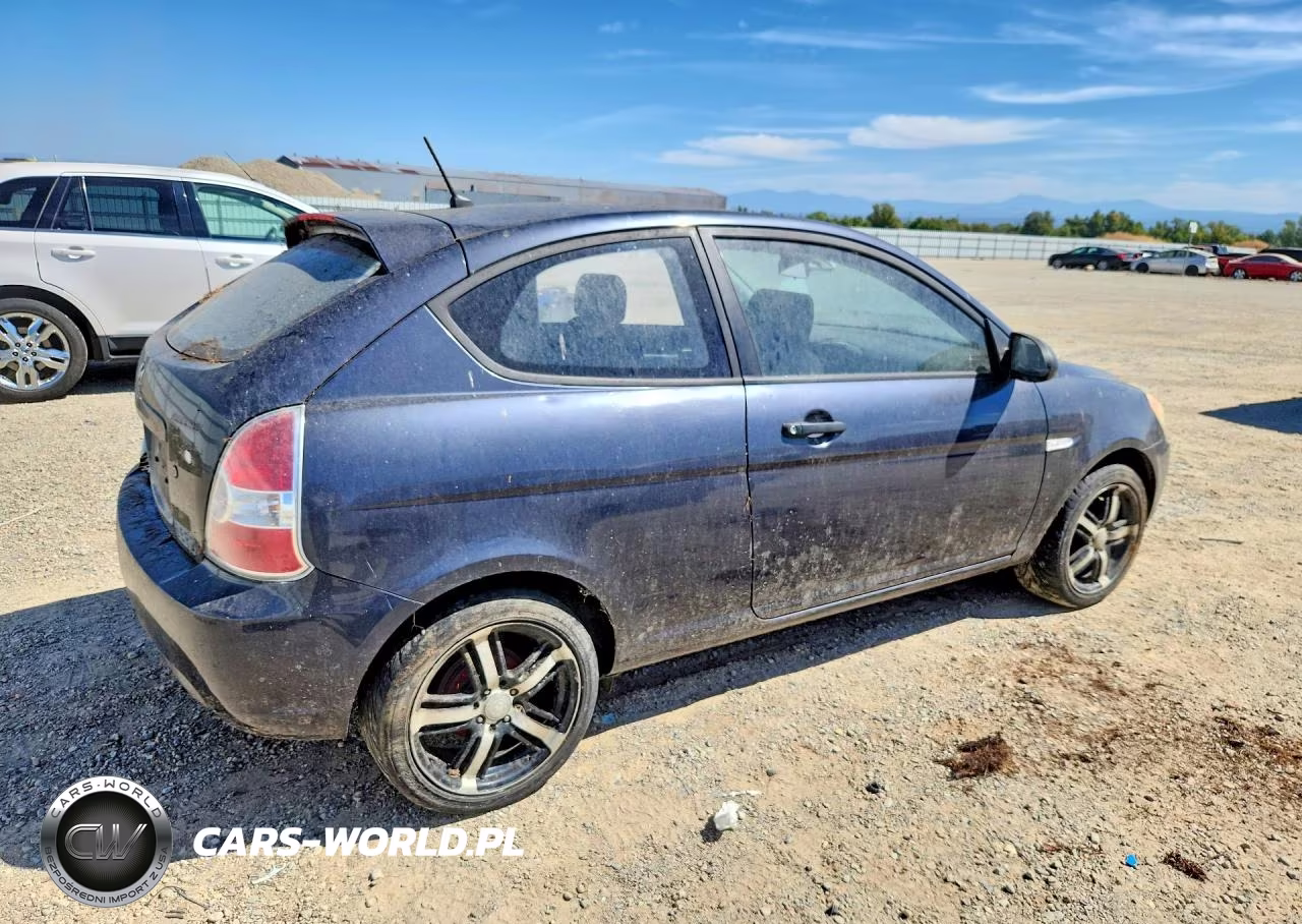 2007 Hyundai Accent Gs VIN:KMHCM36C07U037519 - 3
