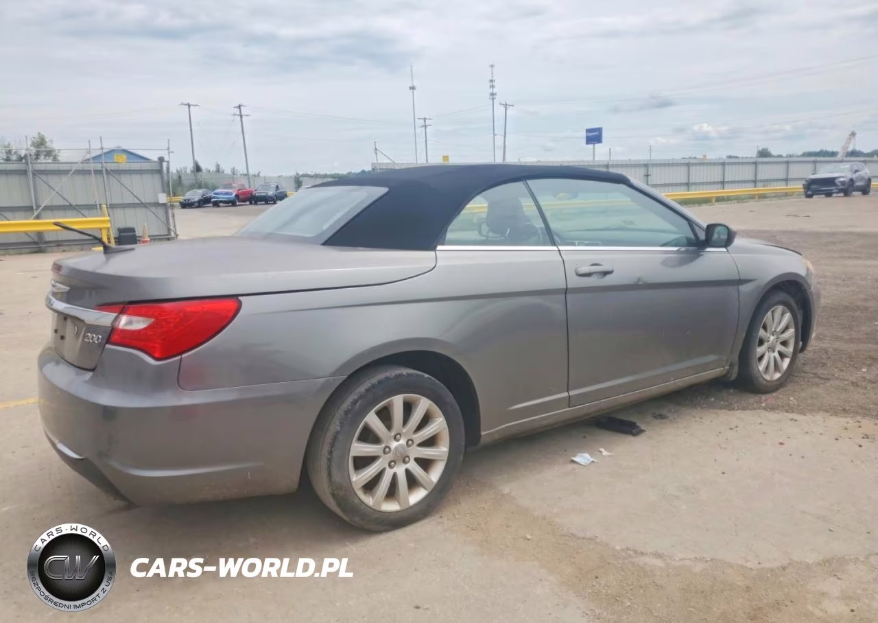 2012 Chrysler 200 Touring VIN:1C3BCBEB0CN218733 - 3