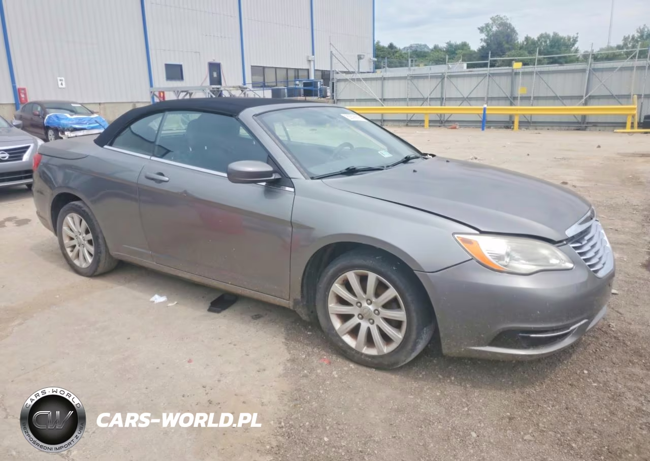 2012 Chrysler 200 Touring VIN:1C3BCBEB0CN218733 - 4