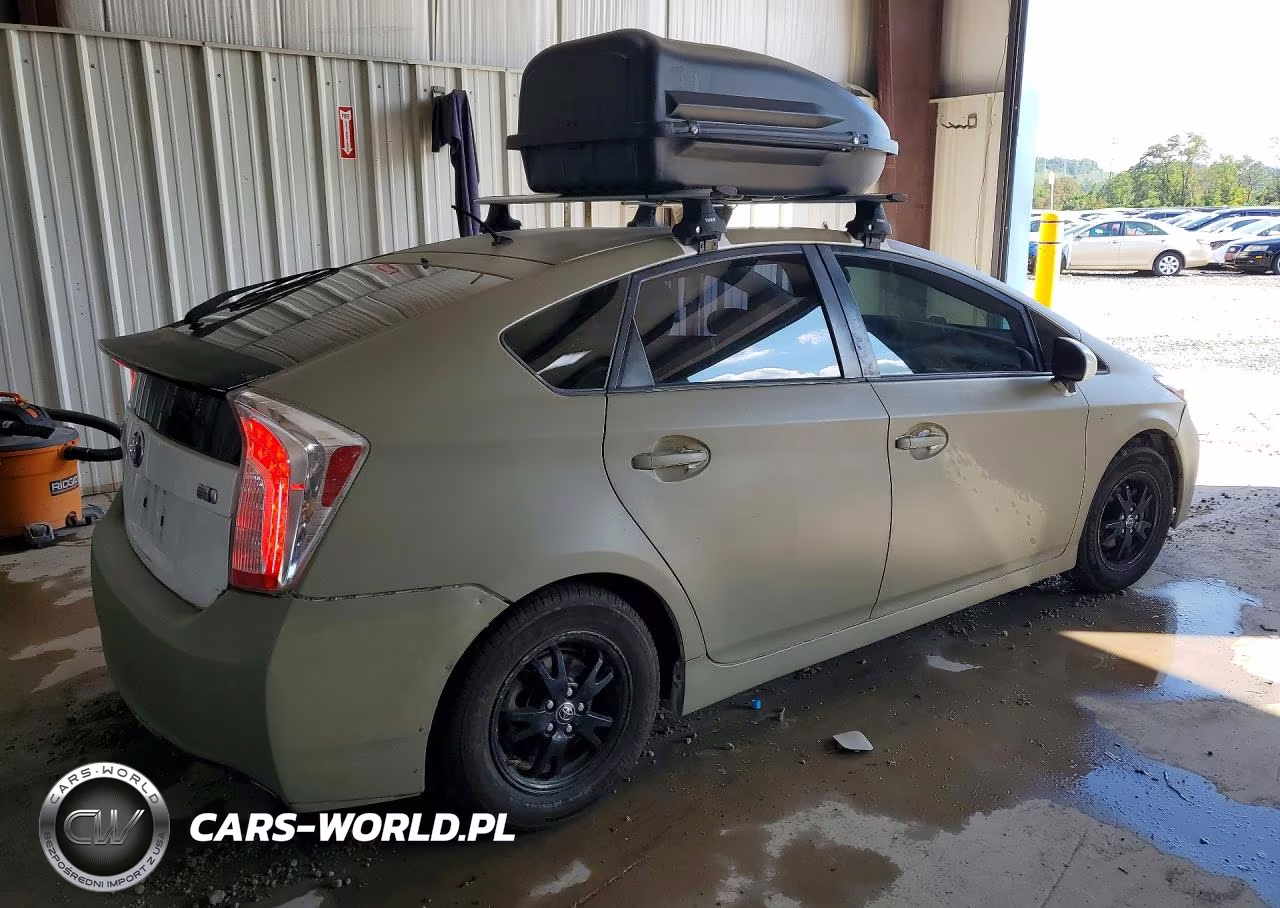 2015 Toyota Prius Two VIN:JTDKN3DU8F1985286 - 3