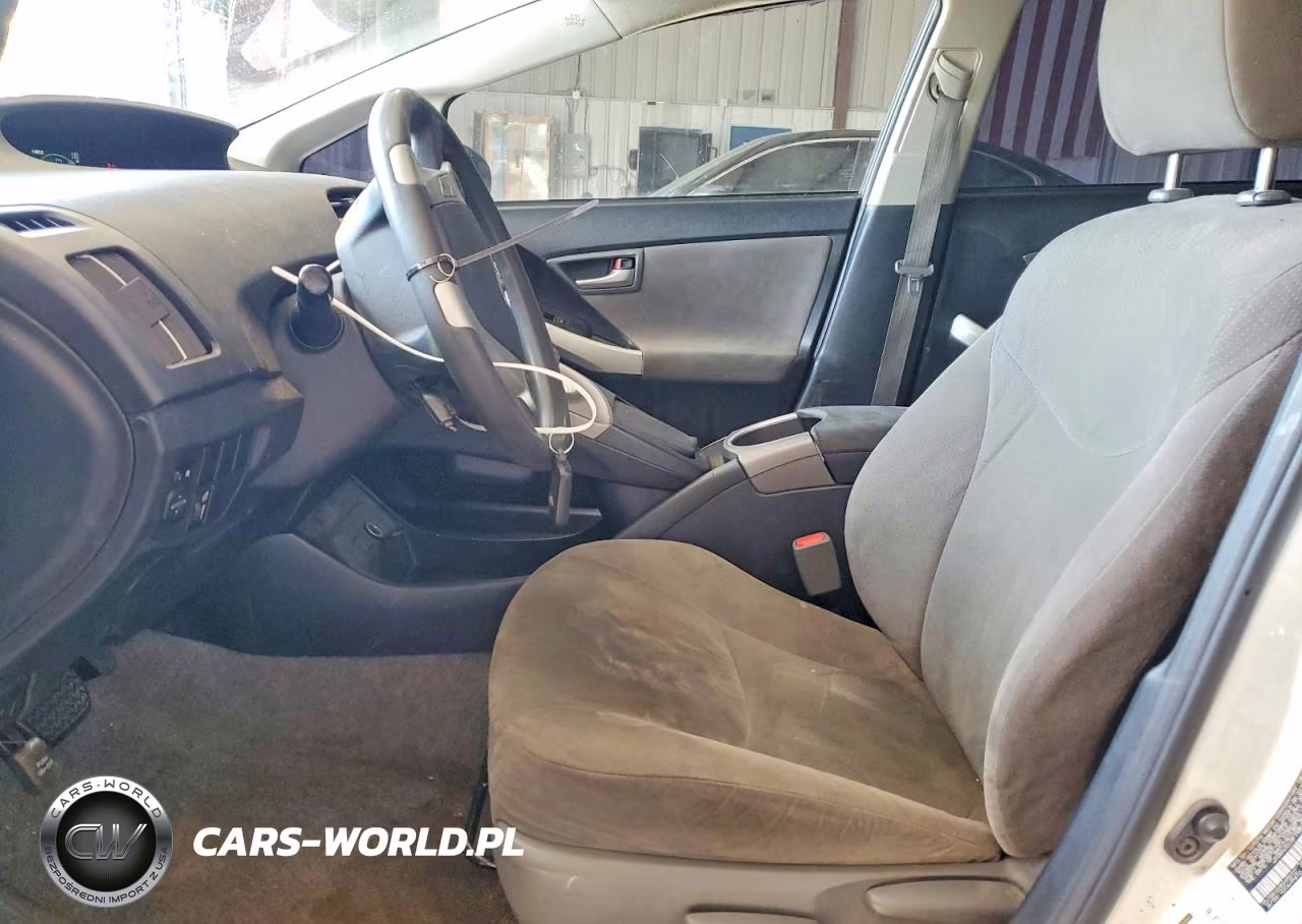 2015 Toyota Prius Two VIN:JTDKN3DU8F1985286 - 7