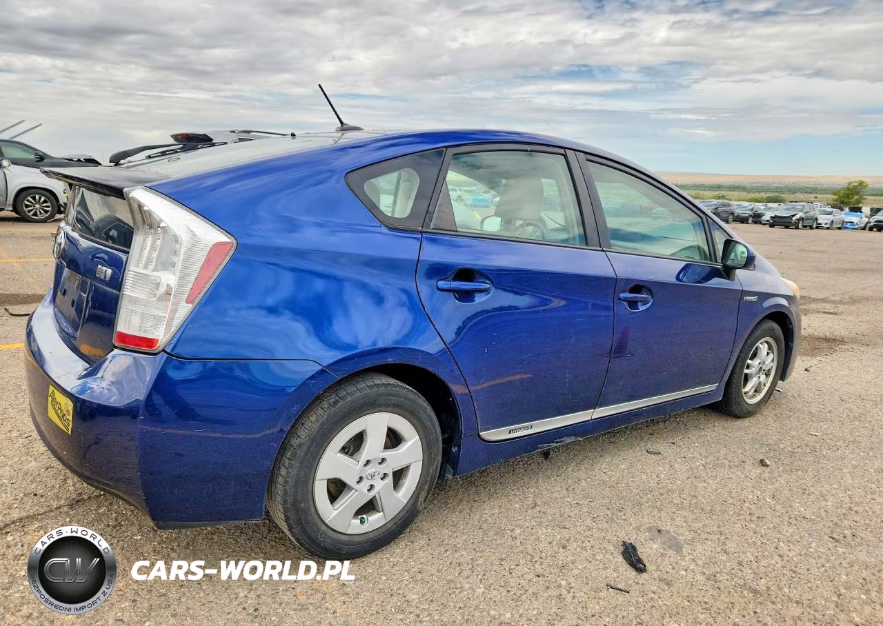 2011 Toyota Prius Two VIN:JTDKN3DU7B5307177 - 3