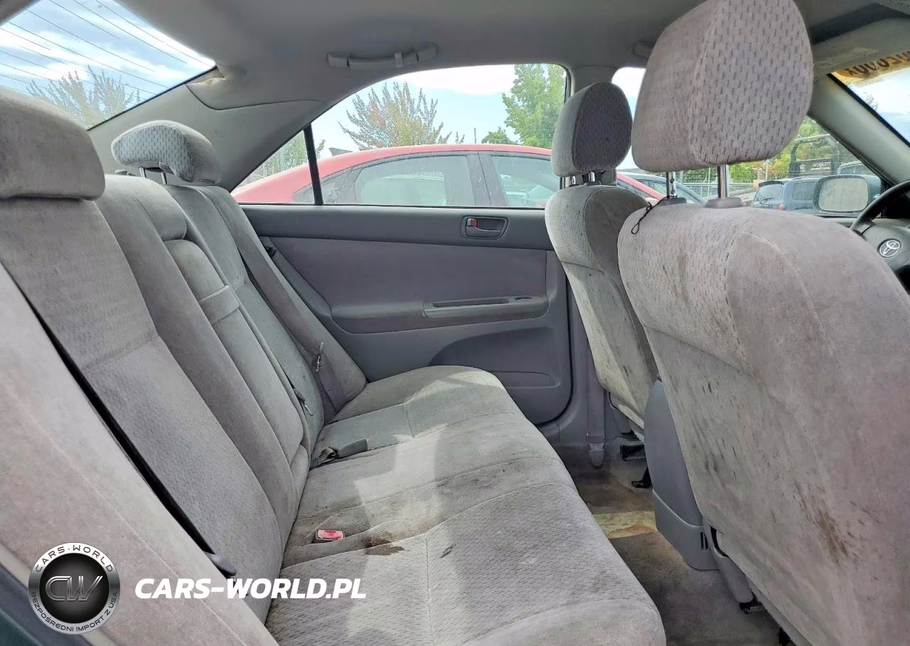 2002 Toyota Camry Le VIN:JTDBE32K620092471 - 10