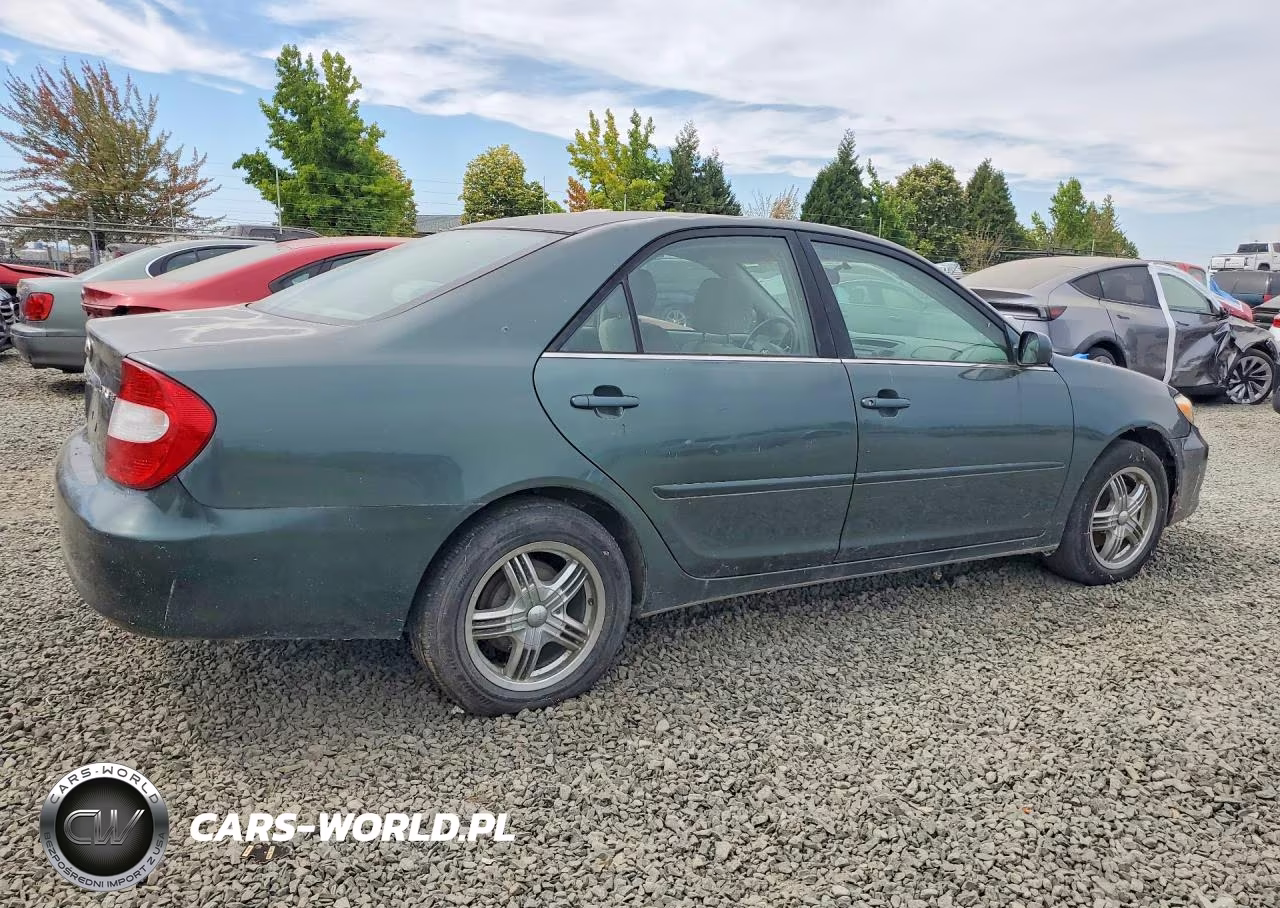 2002 Toyota Camry Le VIN:JTDBE32K620092471 - 3