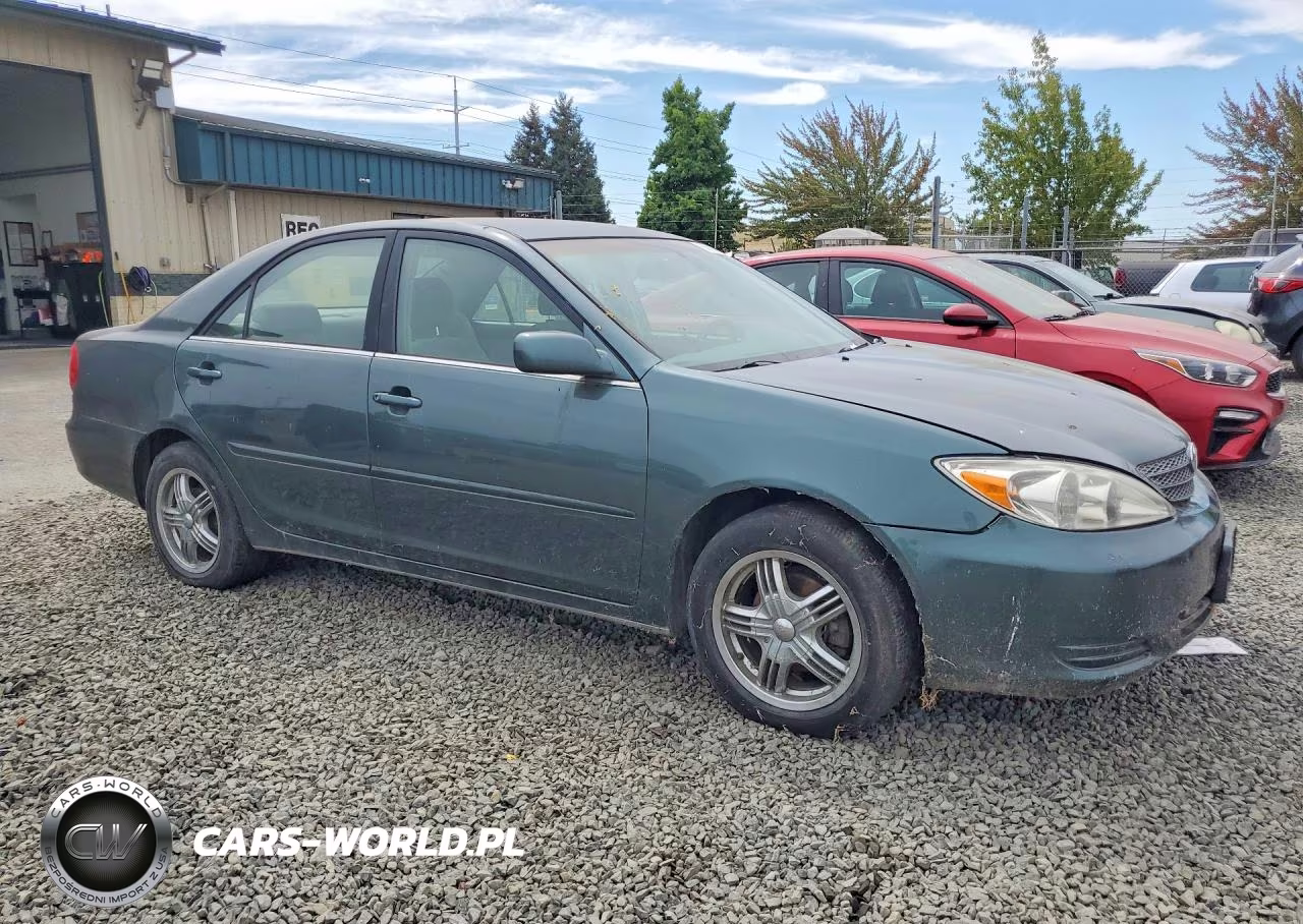 2002 Toyota Camry Le VIN:JTDBE32K620092471 - 4