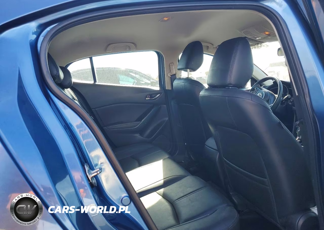 2018 Mazda 3 Touring VIN:3MZBN1L34JM178107 - 10