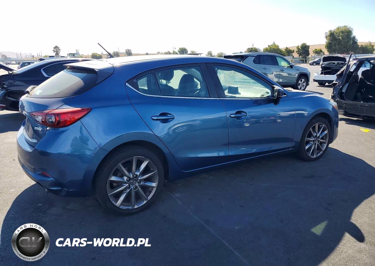 2018 Mazda 3 Touring VIN:3MZBN1L34JM178107 - 3