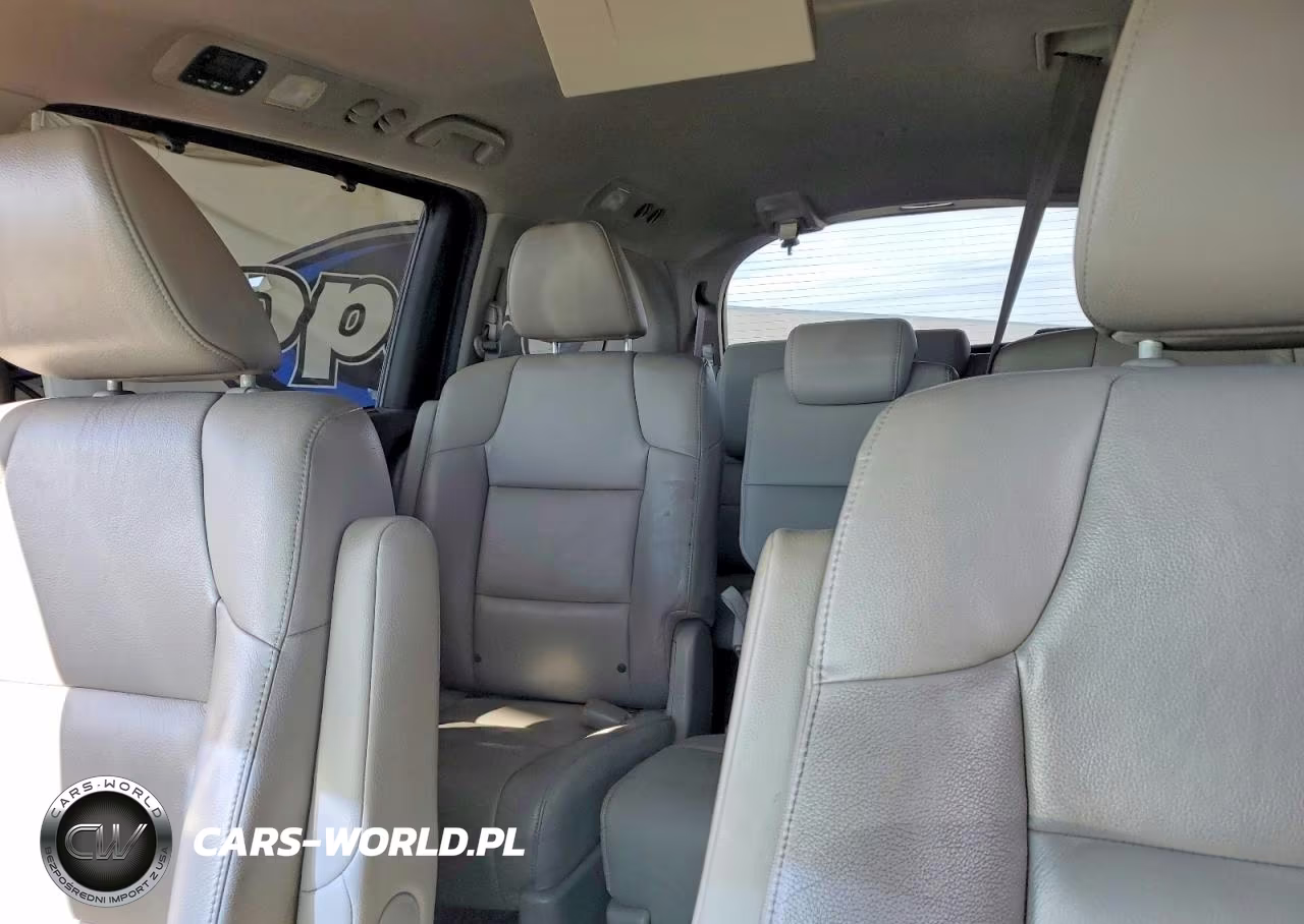 2011 Honda Odyssey Touring VIN:5FNRL5H93BB043332 - 10