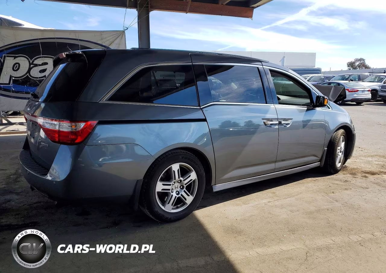 2011 Honda Odyssey Touring VIN:5FNRL5H93BB043332 - 3