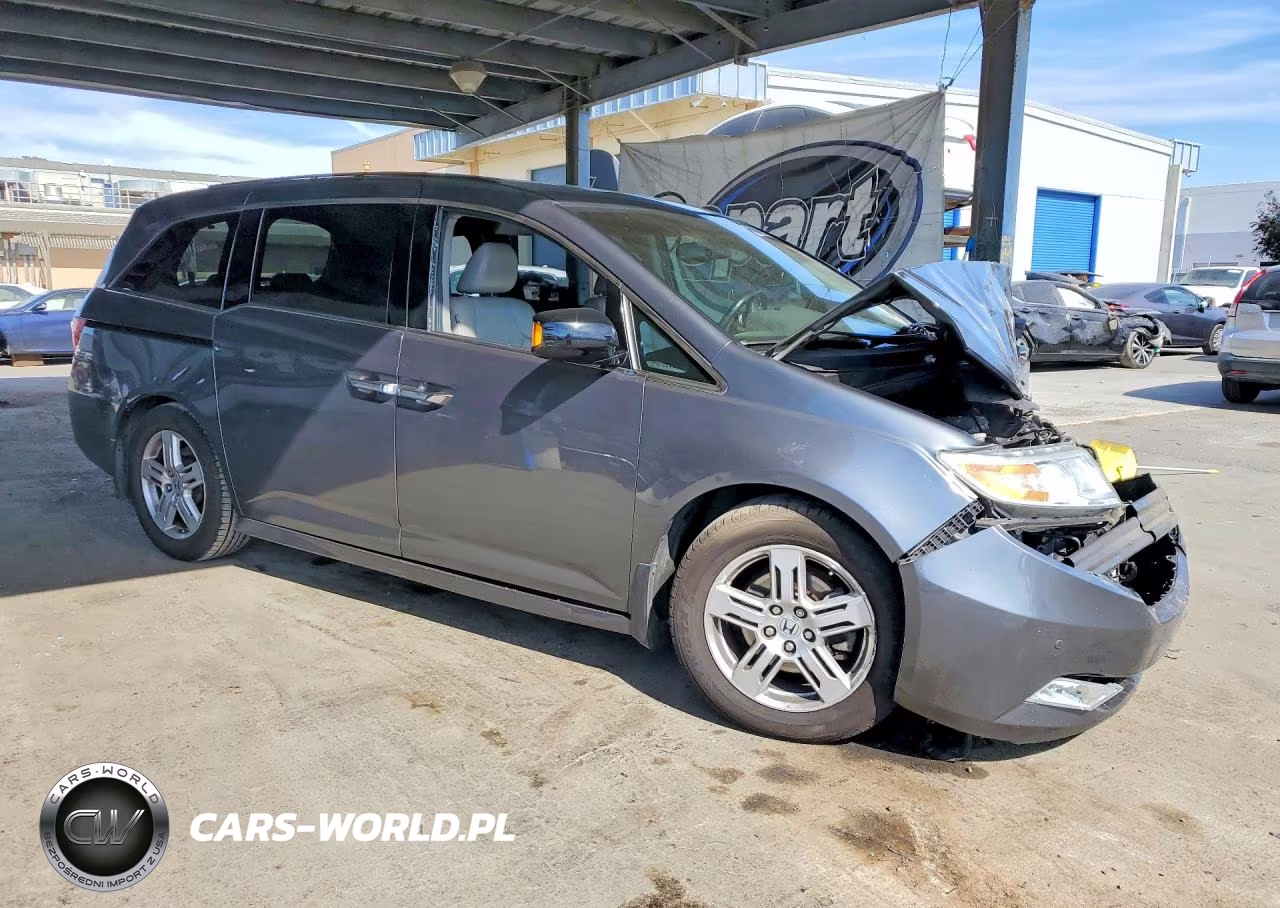 2011 Honda Odyssey Touring VIN:5FNRL5H93BB043332 - 4
