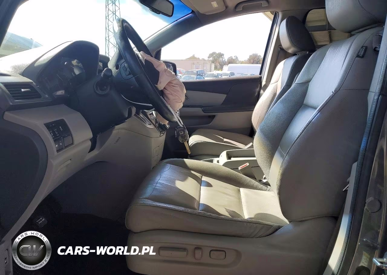 2011 Honda Odyssey Touring VIN:5FNRL5H93BB043332 - 7