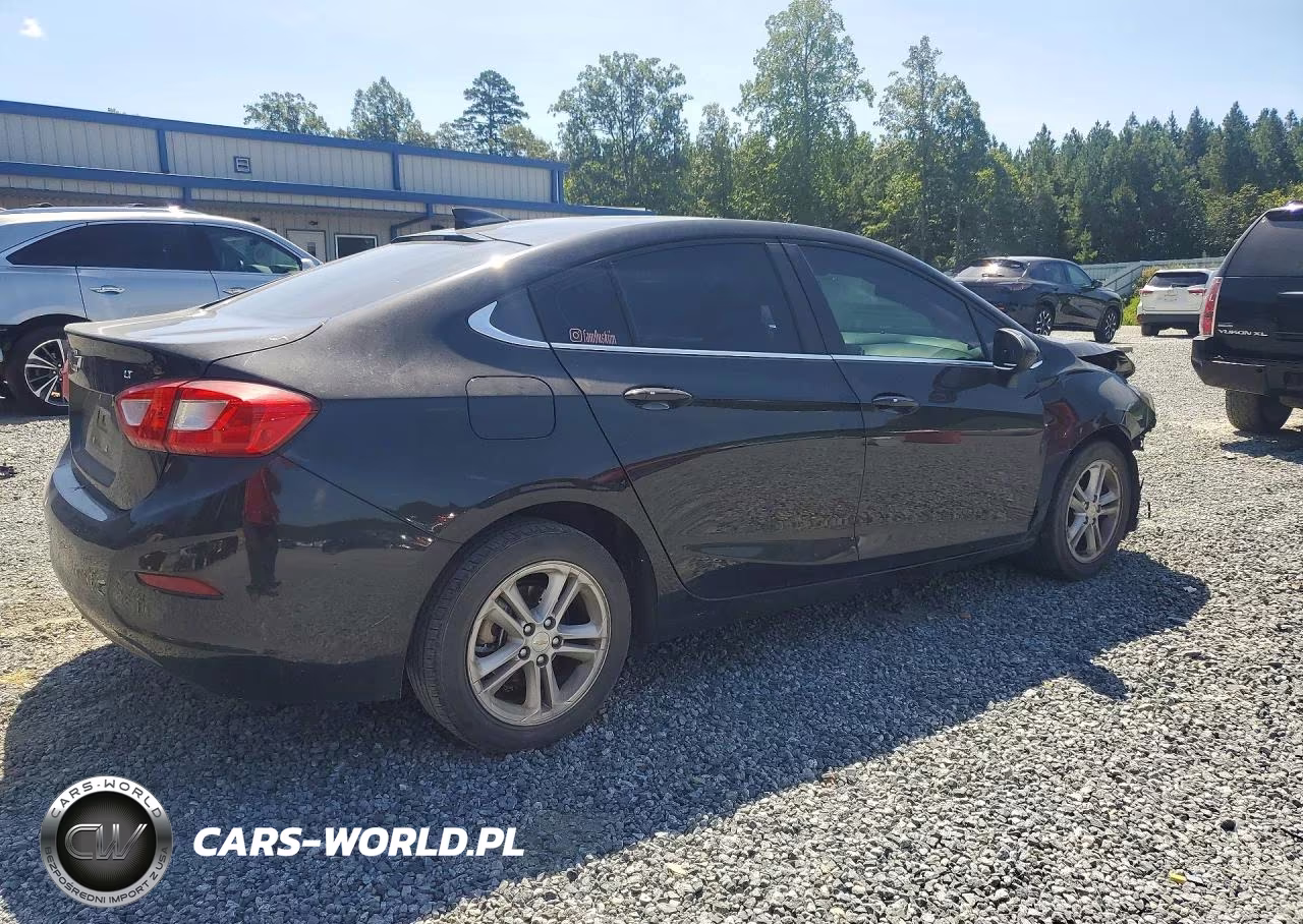 2018 Chevrolet Cruze Lt VIN:1G1BE5SM0J7179066 - 3