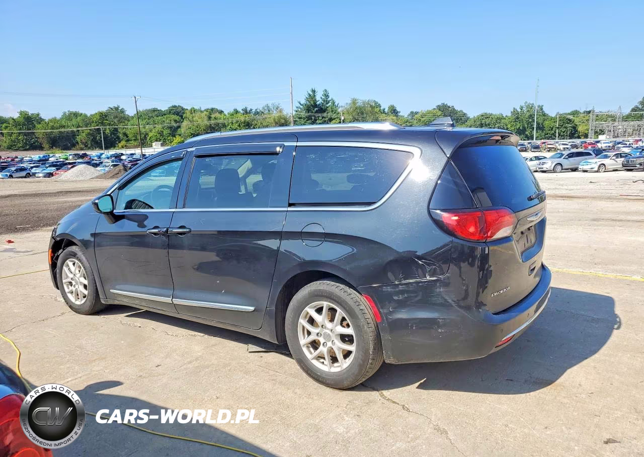 2020 Chrysler Pacifica Touring L VIN:2C4RC1BG8LR139057 - 2