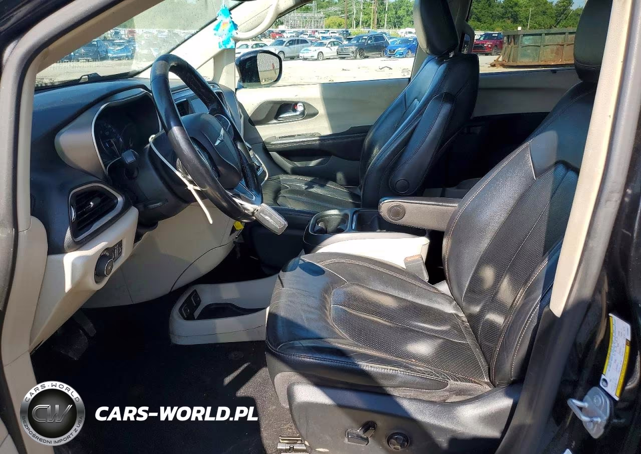 2020 Chrysler Pacifica Touring L VIN:2C4RC1BG8LR139057 - 7