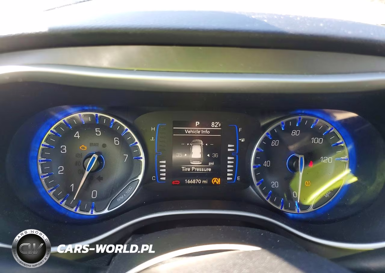 2020 Chrysler Pacifica Touring L VIN:2C4RC1BG8LR139057 - 9