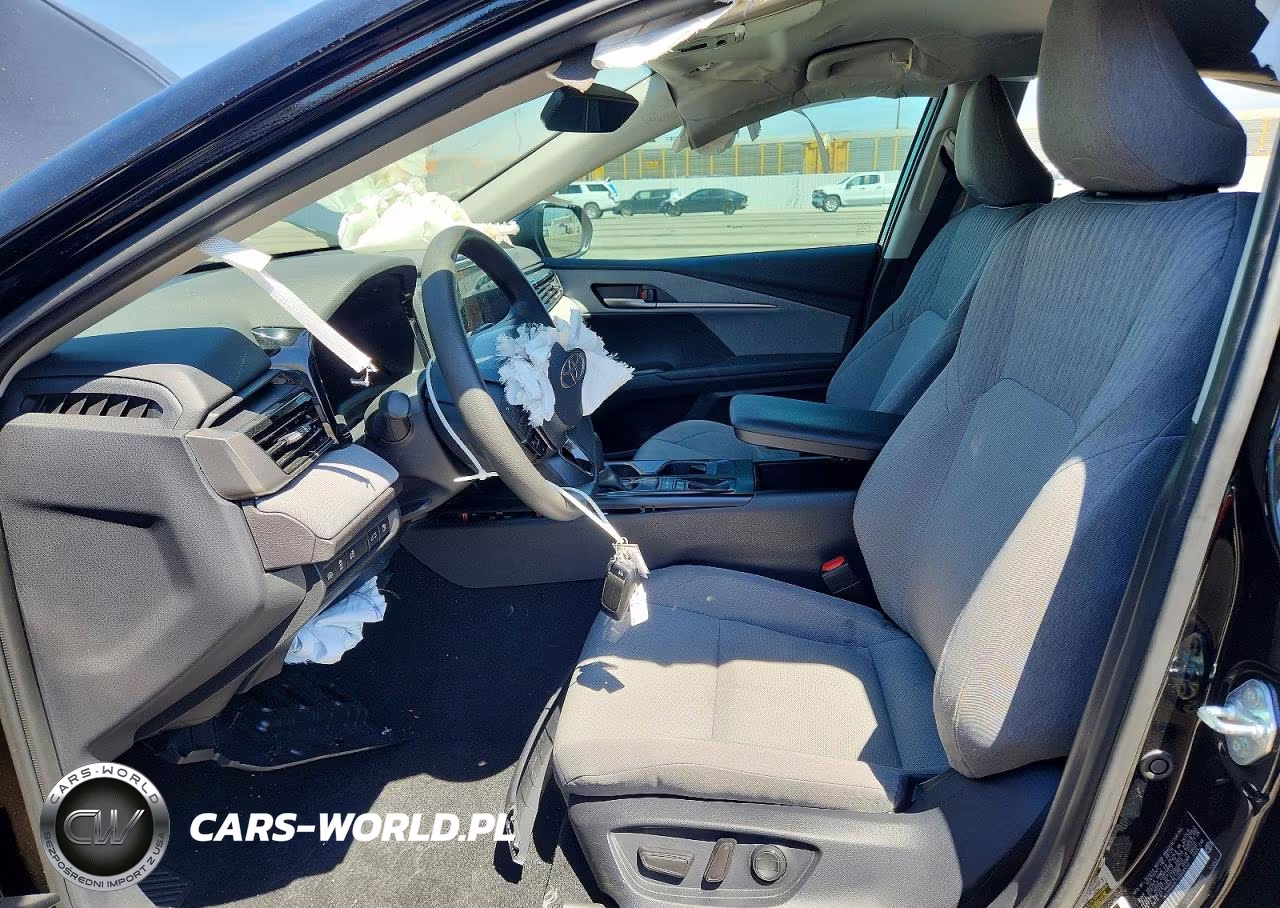 2025 Toyota Camry Le VIN:4T1DAACK7SU646550 - 7