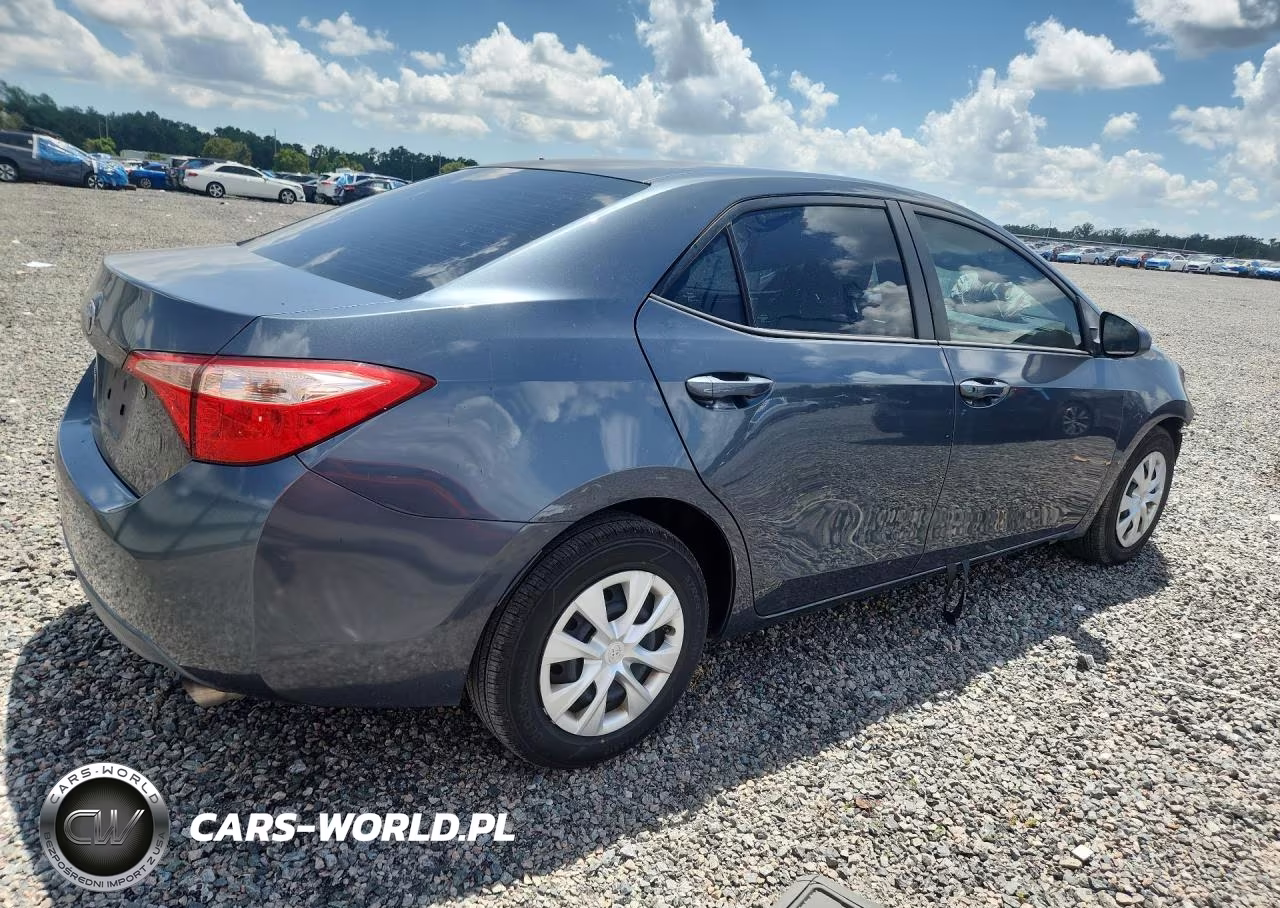 2018 Toyota Corolla L VIN:2T1BURHE3JC995575 - 3