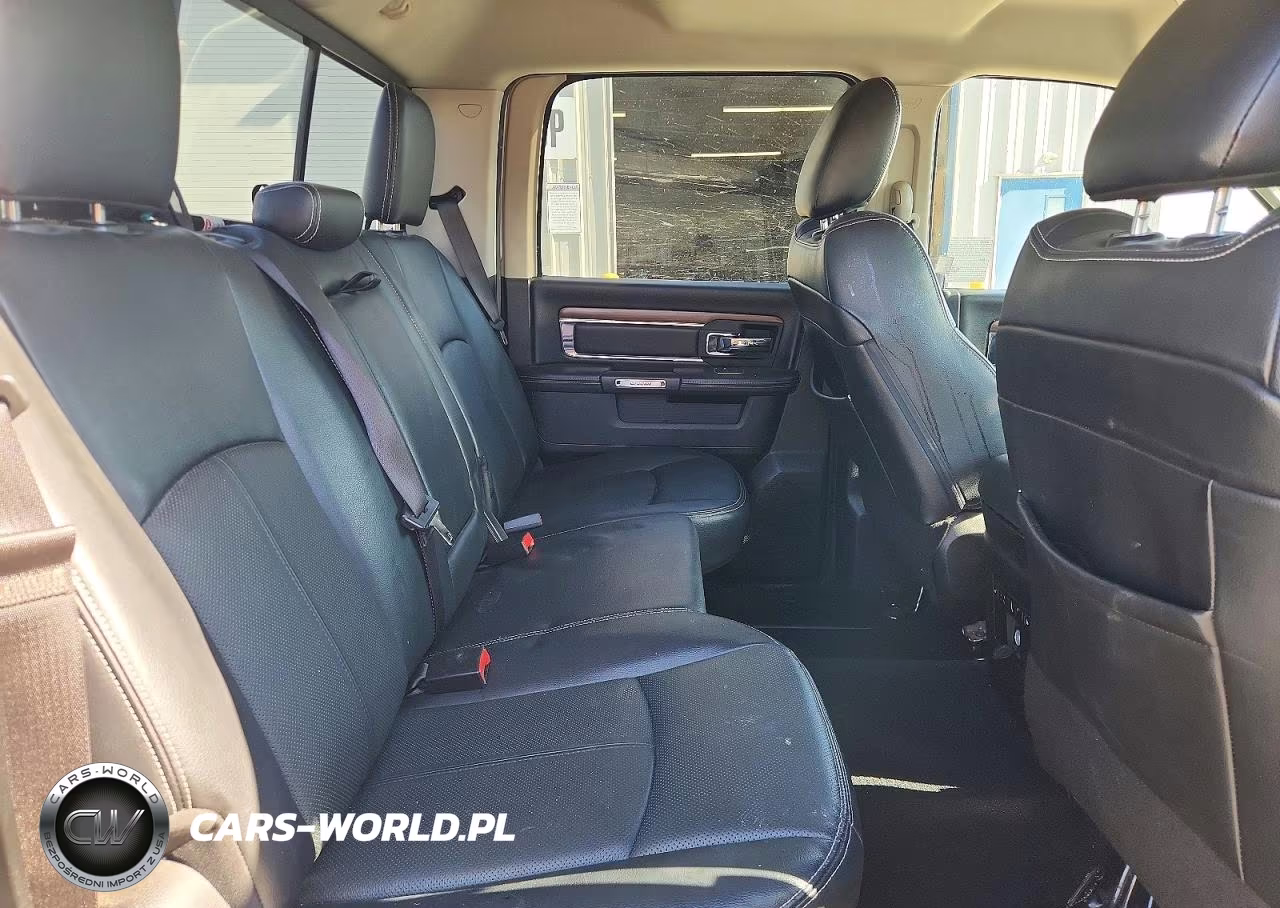 2019 Ram 1500 Classic Laramie VIN:1C6RR6NM9KS712601 - 10