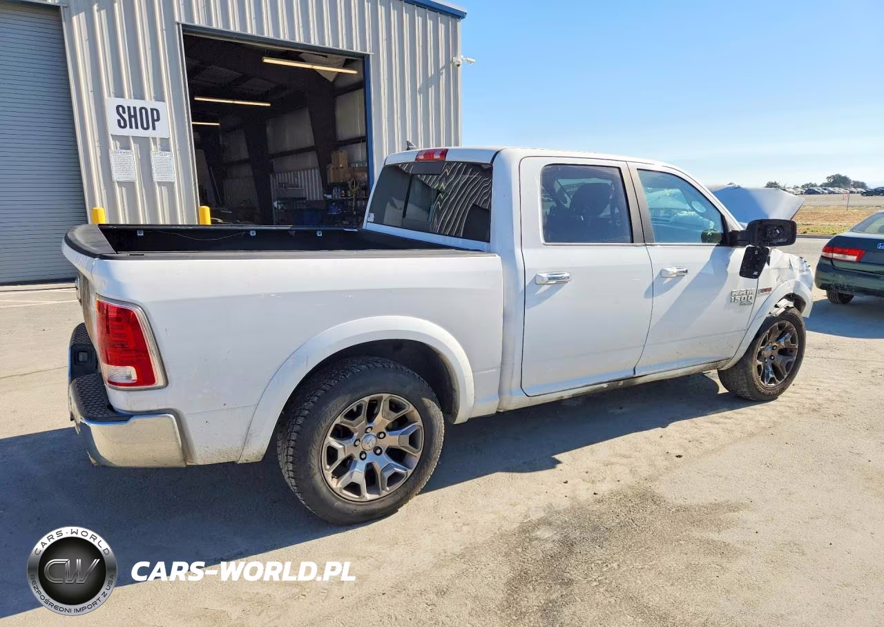 2019 Ram 1500 Classic Laramie VIN:1C6RR6NM9KS712601 - 3
