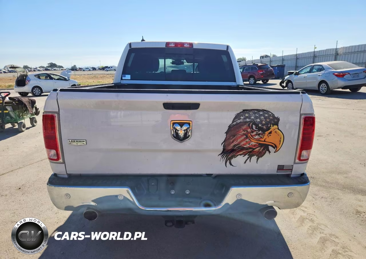 2019 Ram 1500 Classic Laramie VIN:1C6RR6NM9KS712601 - 6