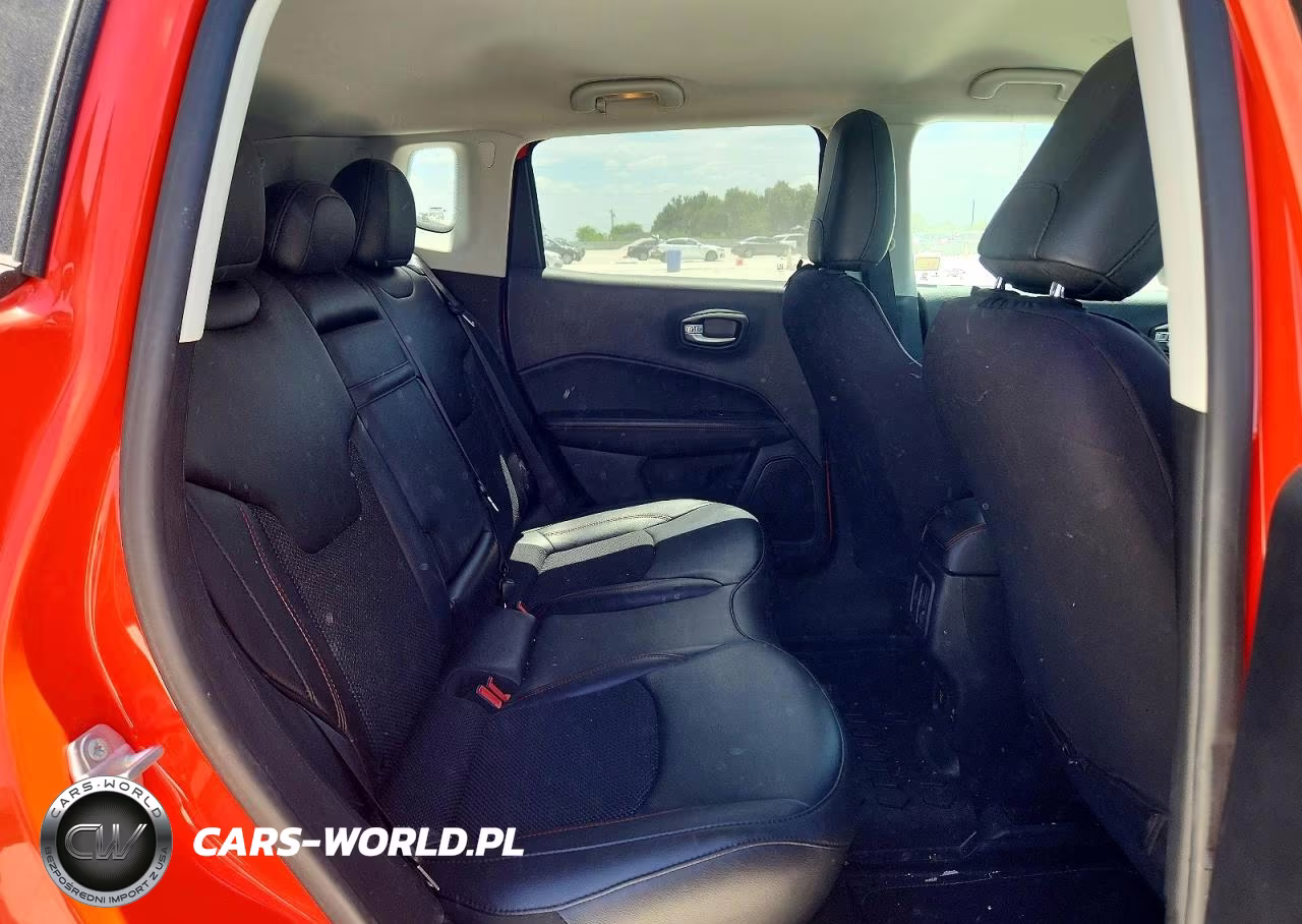 2019 Jeep Compass Trailhawk VIN:3C4NJDDB0KT760425 - 10