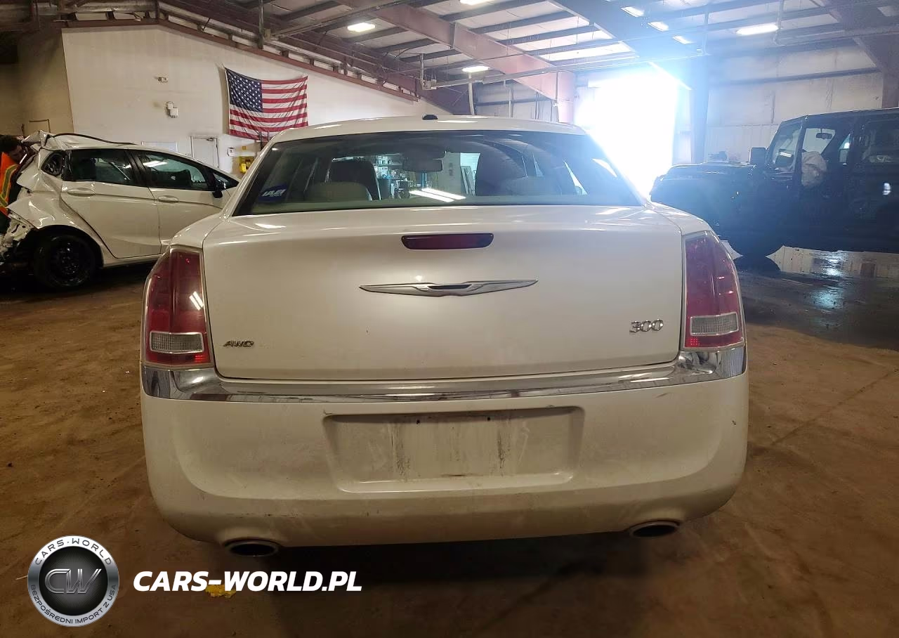 2012 Chrysler 300 Limited VIN:2C3CCAHG9CH184130 - 6