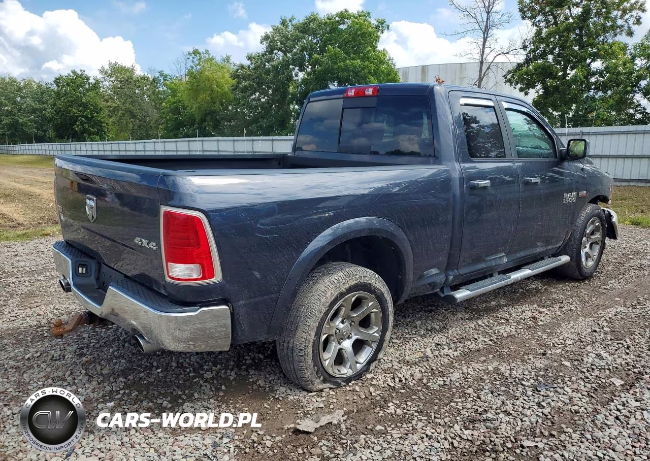 2017 Ram 1500 Laramie VIN:1C6RR7JT8HS604997 - 3