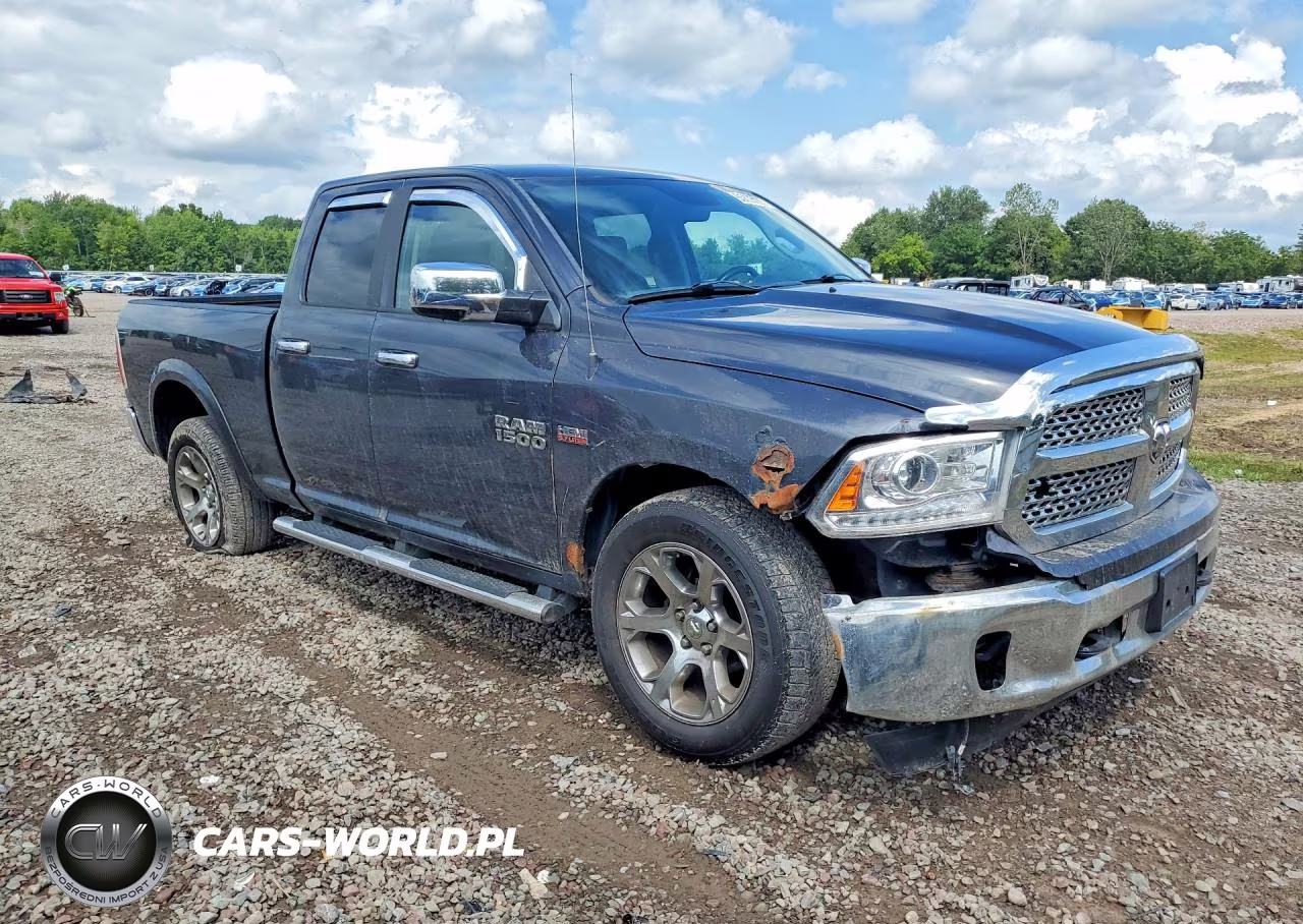 2017 Ram 1500 Laramie VIN:1C6RR7JT8HS604997 - 4
