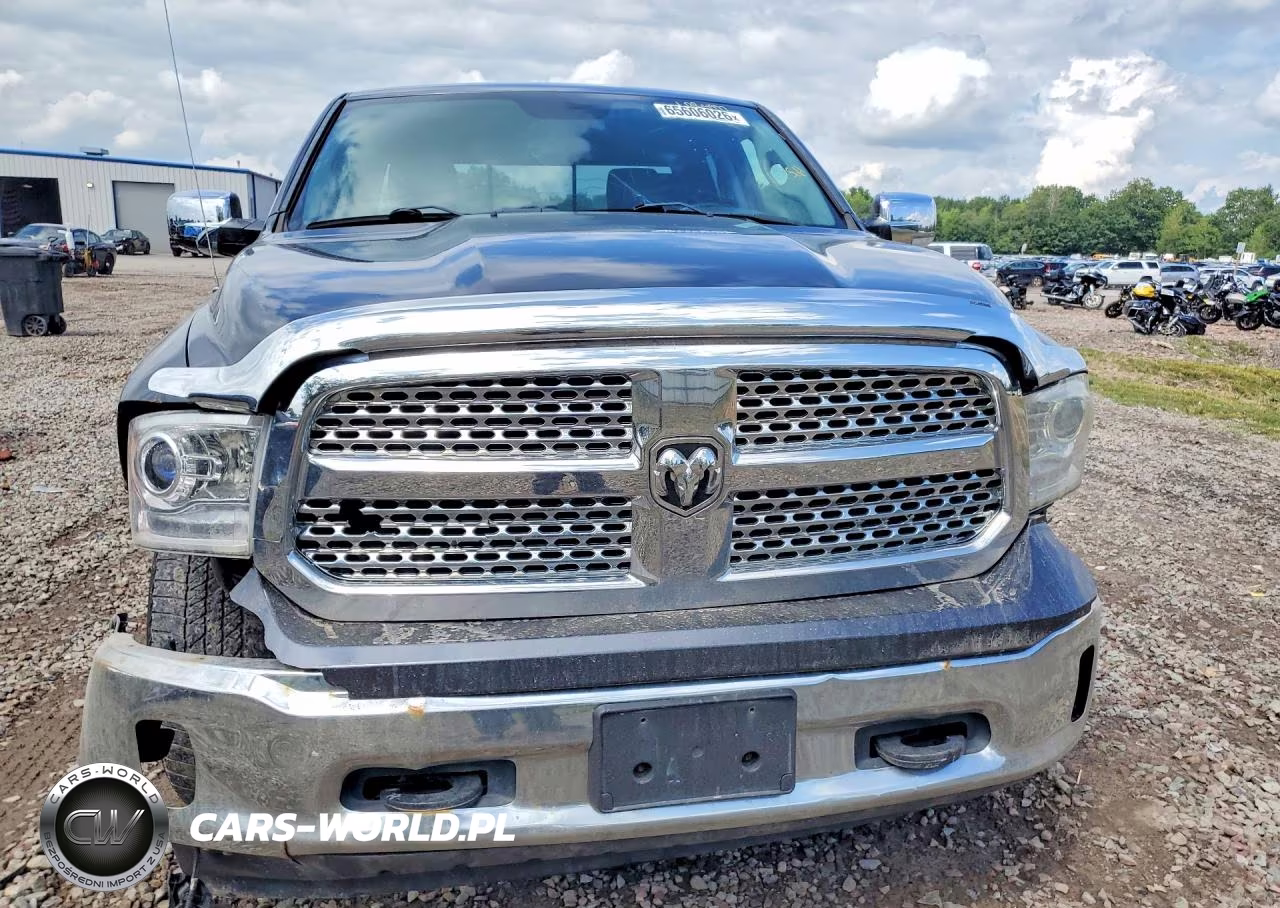 2017 Ram 1500 Laramie VIN:1C6RR7JT8HS604997 - 5
