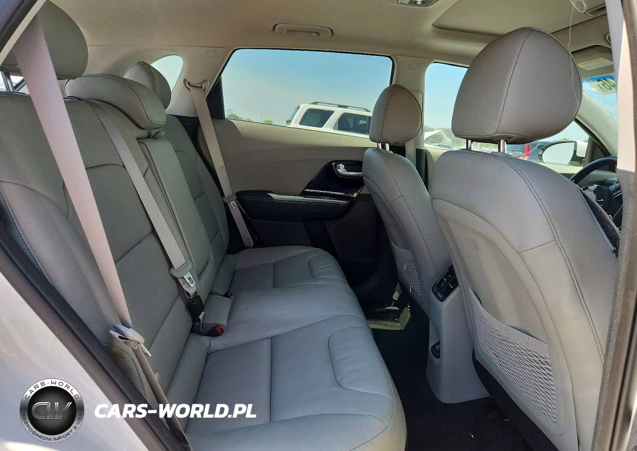 2019 Kia Niro Touring VIN:KNDCE3LC4K5330669 - 11