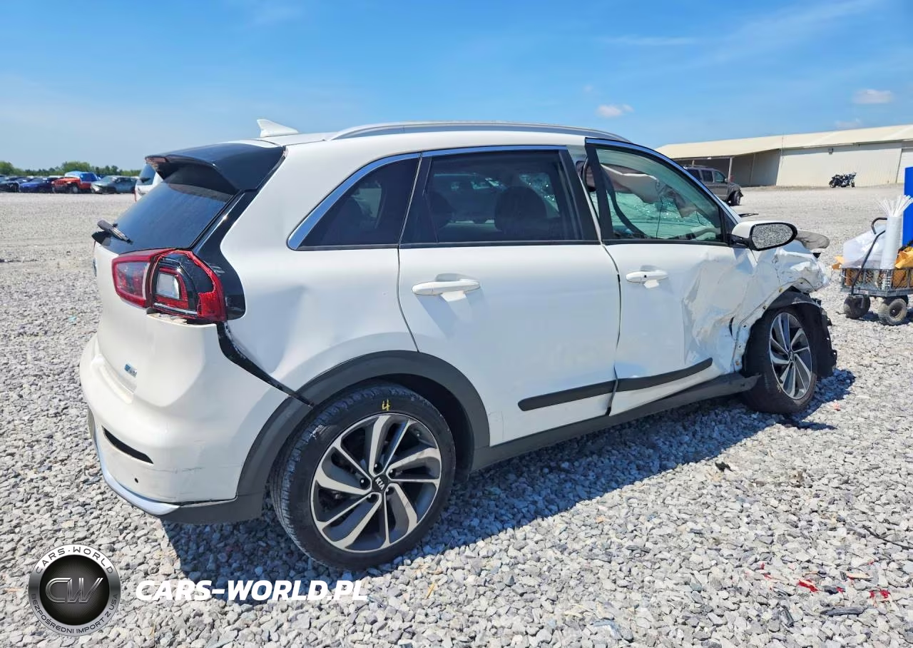 2019 Kia Niro Touring VIN:KNDCE3LC4K5330669 - 3